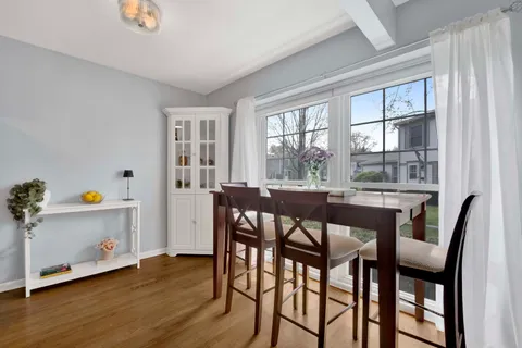 $278,000 | 1678 Trowbridge Court, Unit B, Wheaton, IL 60189