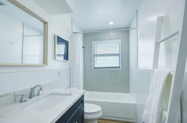 $4,500 | 1950 Northeast 30th Street, Lighthouse Point, FL 33064