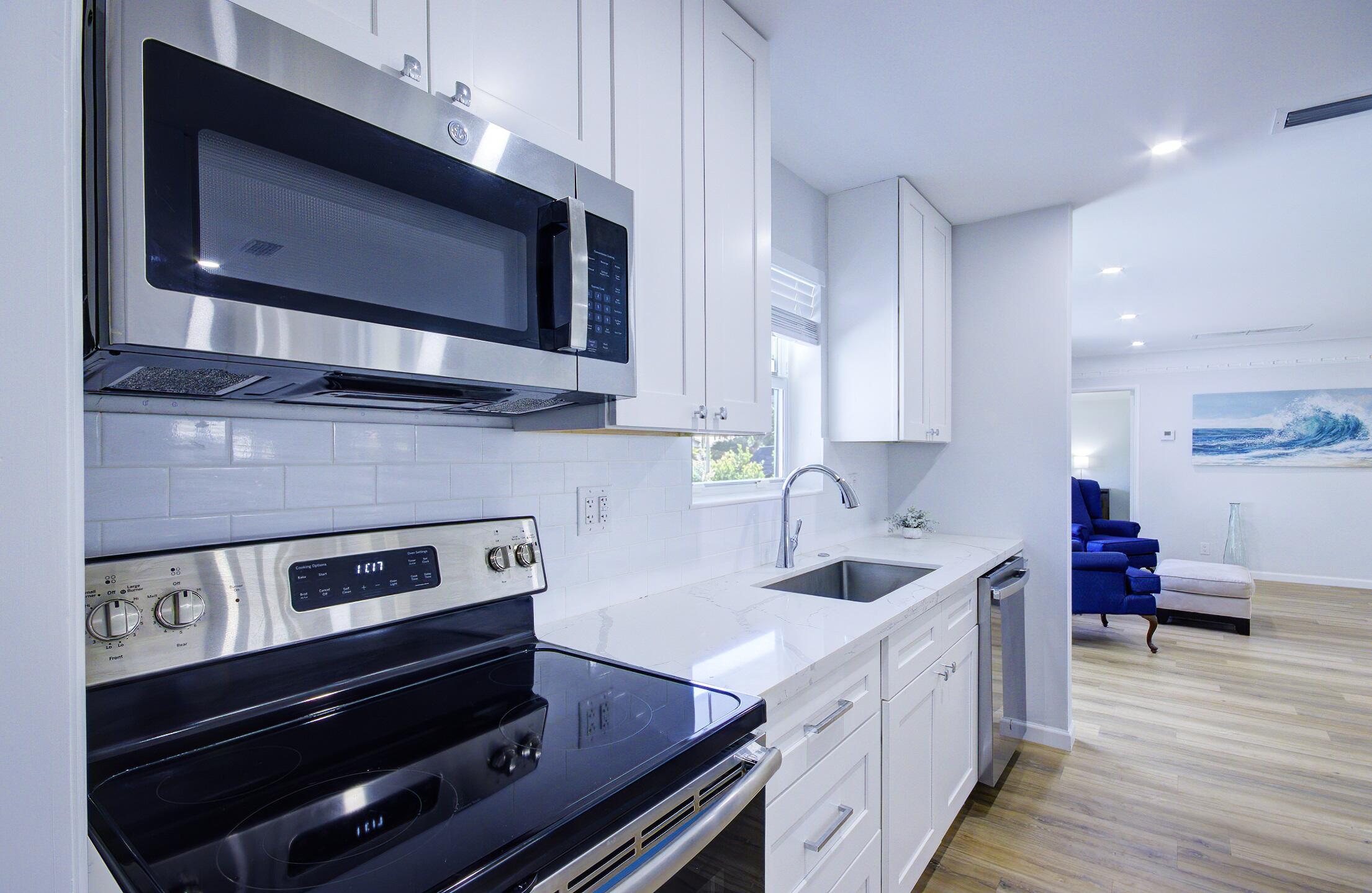 1950 Northeast 30th Street Lighthouse Point, FL 33064 - Photo 16 of 25 1950 kitchen 4