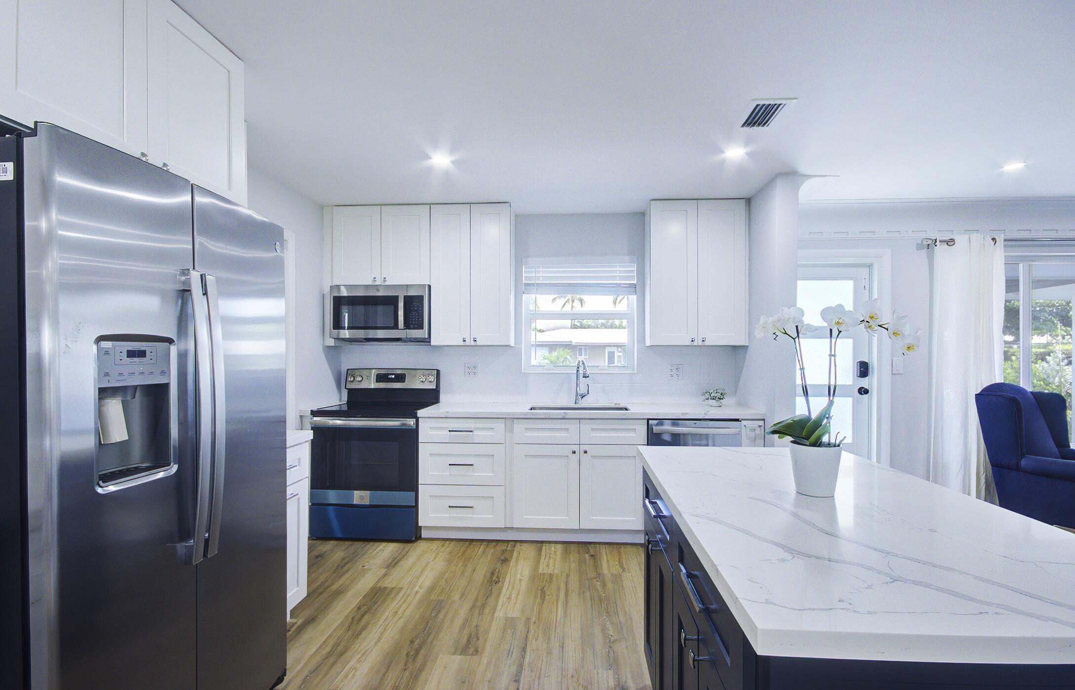 1950 Northeast 30th Street Lighthouse Point, FL 33064 - Photo 17 of 25 1950 kitchen 5