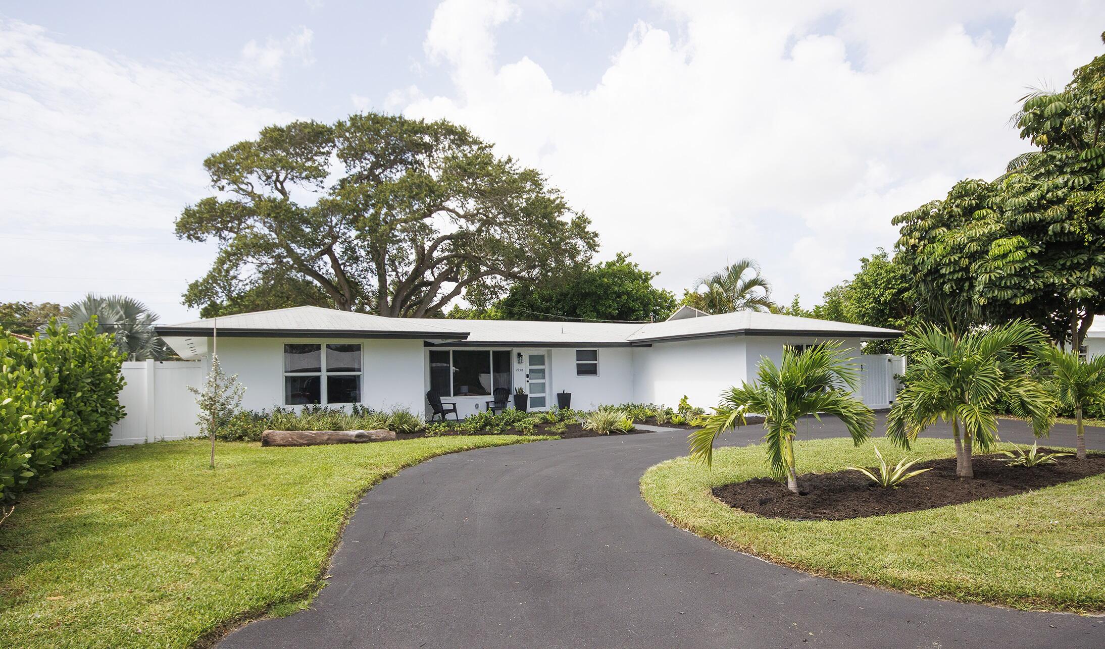 1950 Northeast 30th Street Lighthouse Point, FL 33064 - Photo 2 of 25 1950 exterior pic