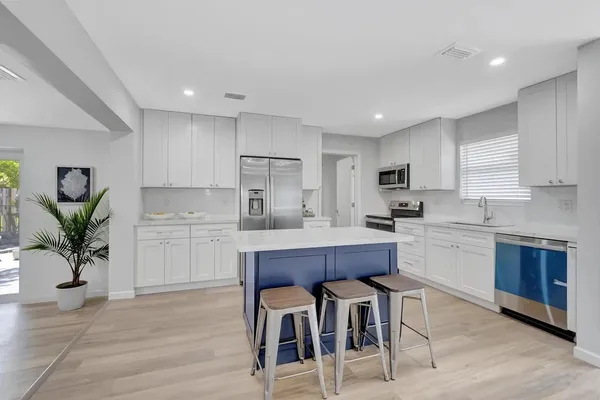 $4,500 | 1950 Northeast 30th Street, Lighthouse Point, FL 33064