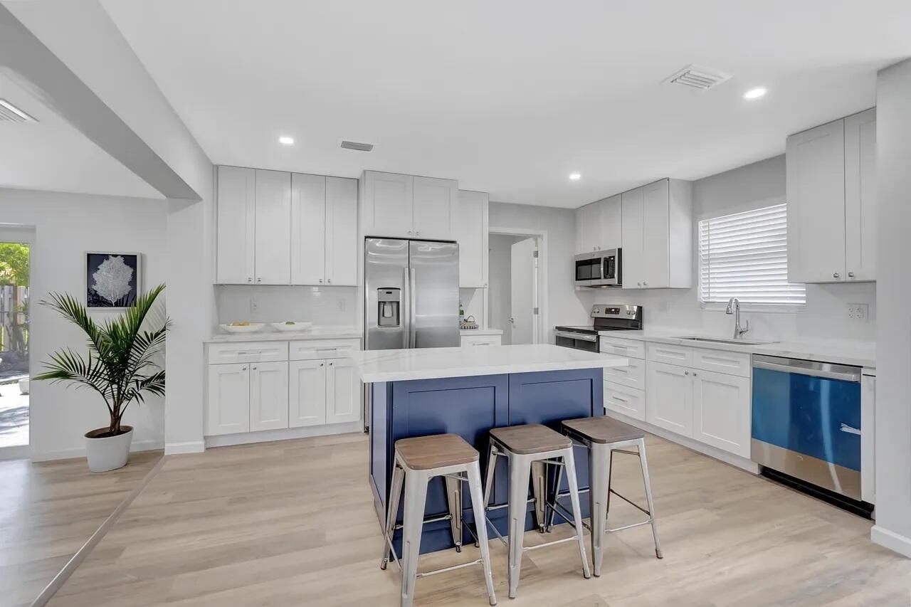 1950 Northeast 30th Street Lighthouse Point, FL 33064 - Photo 24 of 25 kitchen 1950