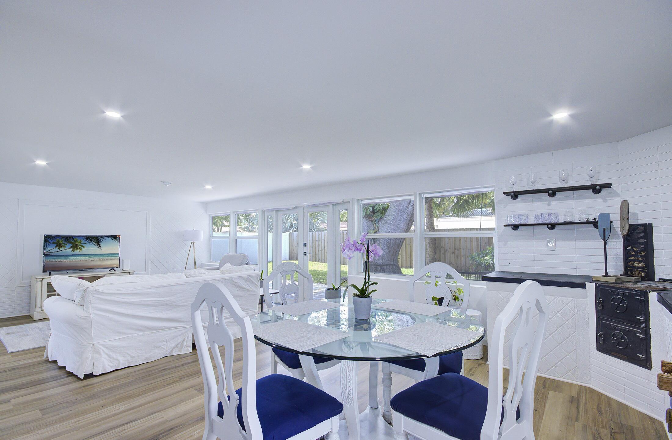 1950 Northeast 30th Street Lighthouse Point, FL 33064 - Photo 4 of 25 1950 dining