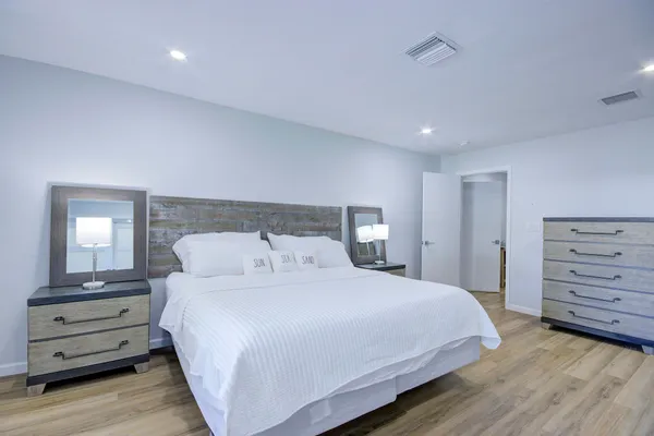 $4,500 | 1950 Northeast 30th Street, Lighthouse Point, FL 33064