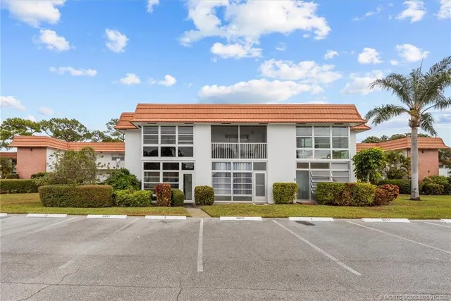 $105,888 | 2600 Southeast Ocean Boulevard, Unit E5, Stuart, FL 34996