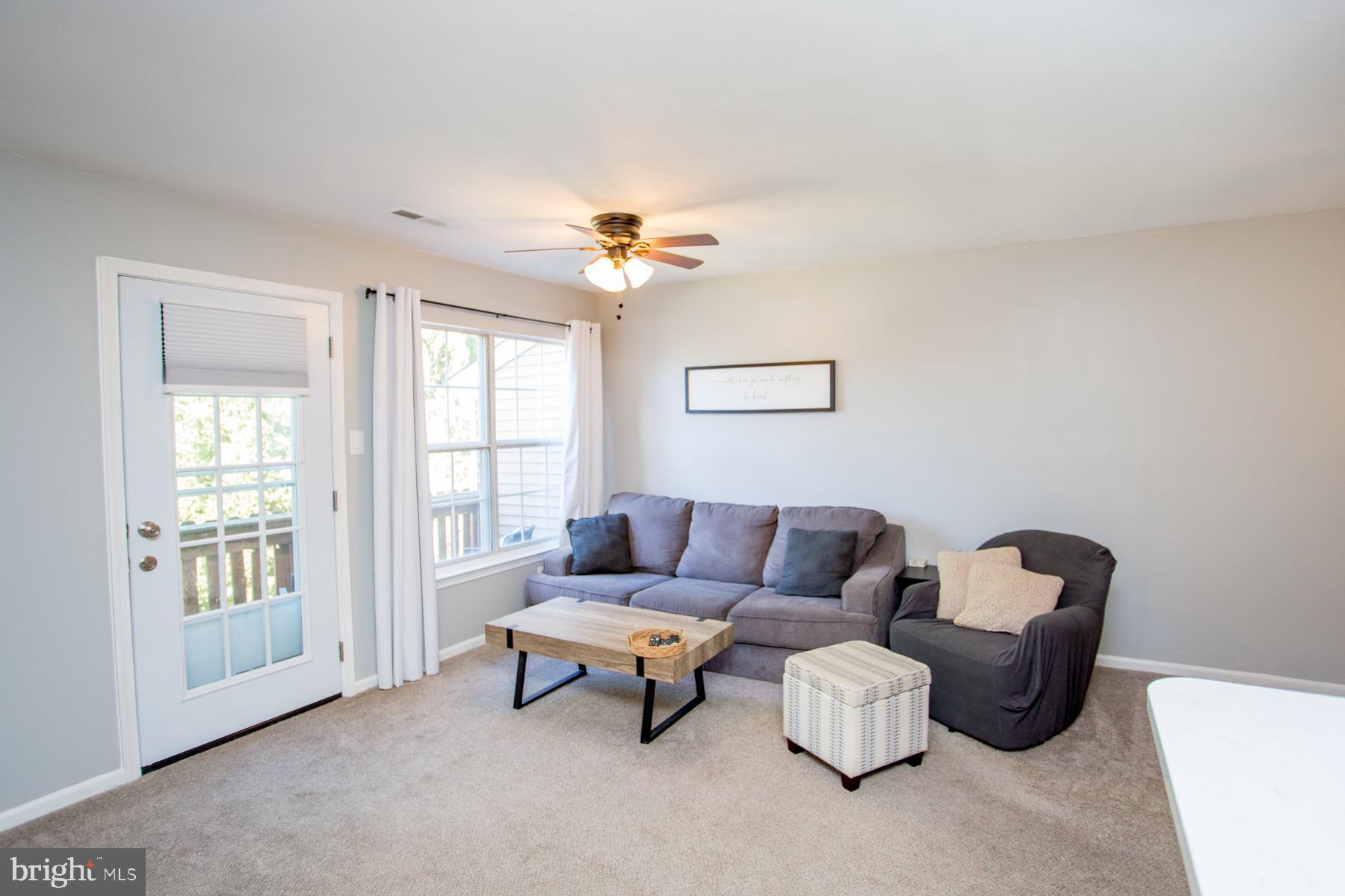 86 Whetstone Road Horsham, PA 19044 - Photo 4 of 35 Living room