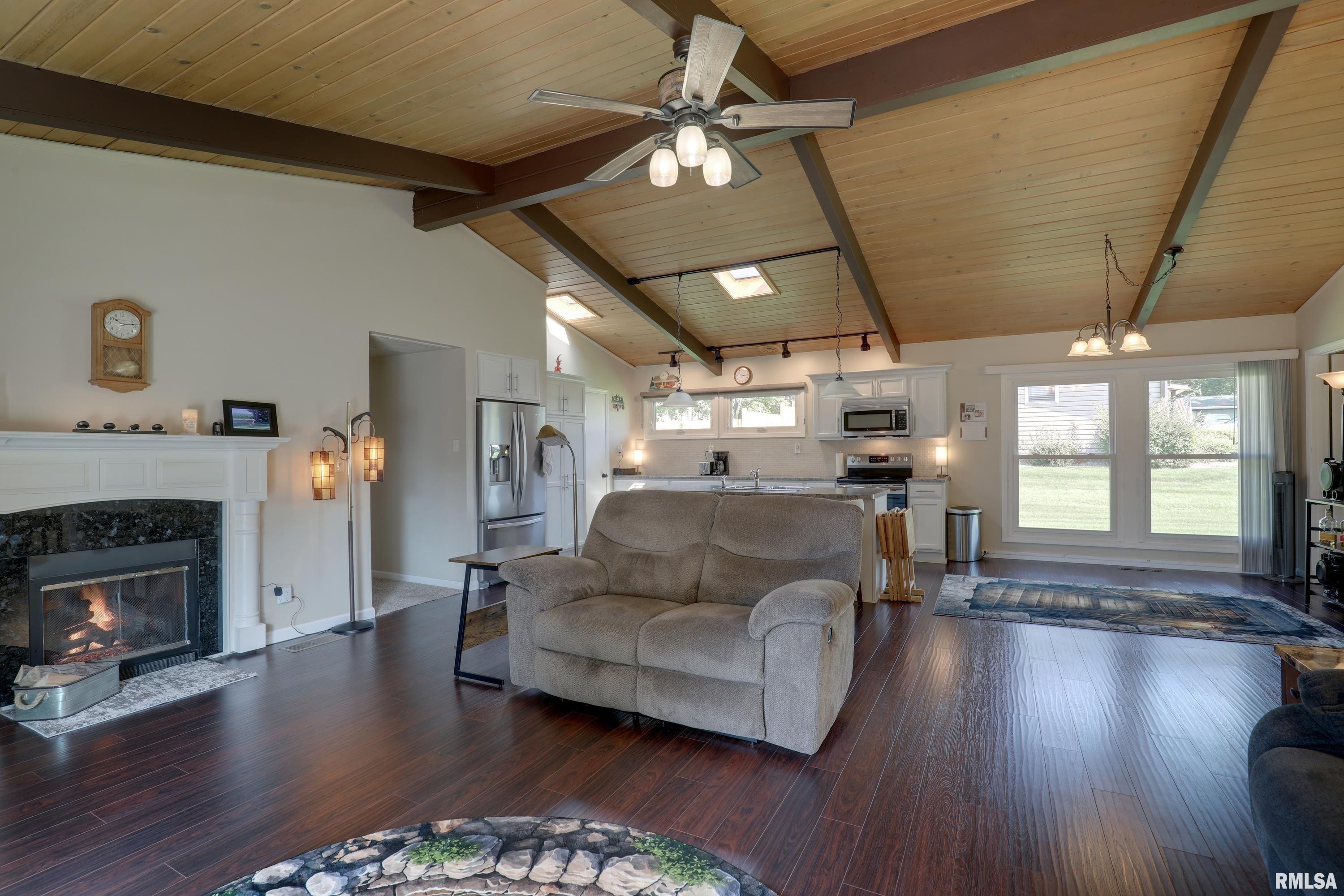 728 Ridgewood Drive Quincy, IL 62301 - Photo 3 of 25 Gallery Image 3