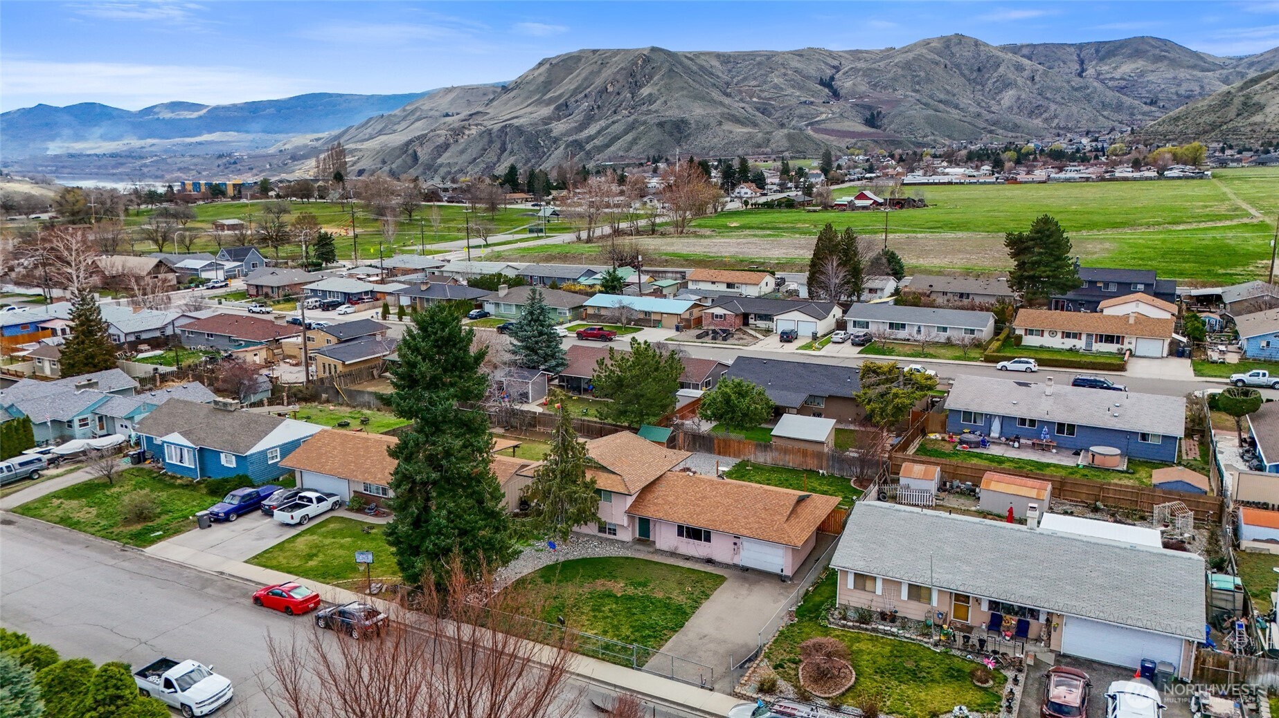 723 Lynn Street Wenatchee, WA 98801 - Photo 1 of 37