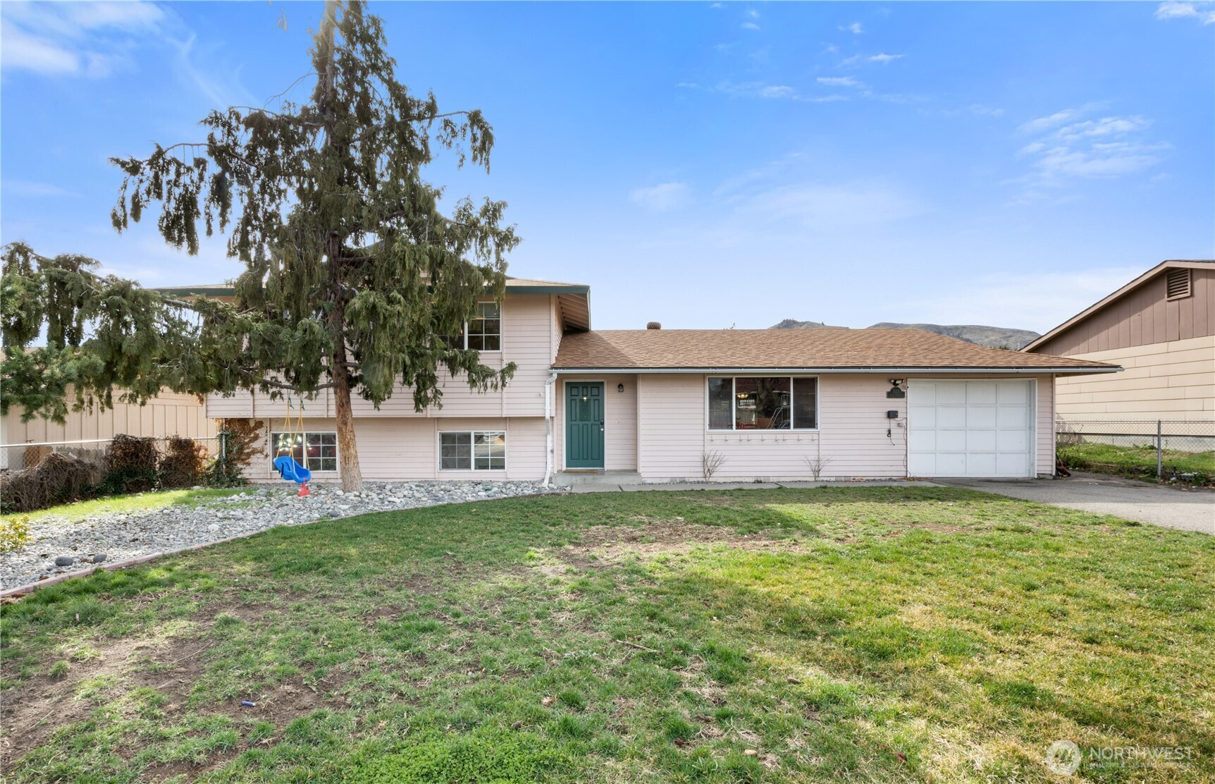 723 Lynn Street Wenatchee, WA 98801 - Photo 4 of 37