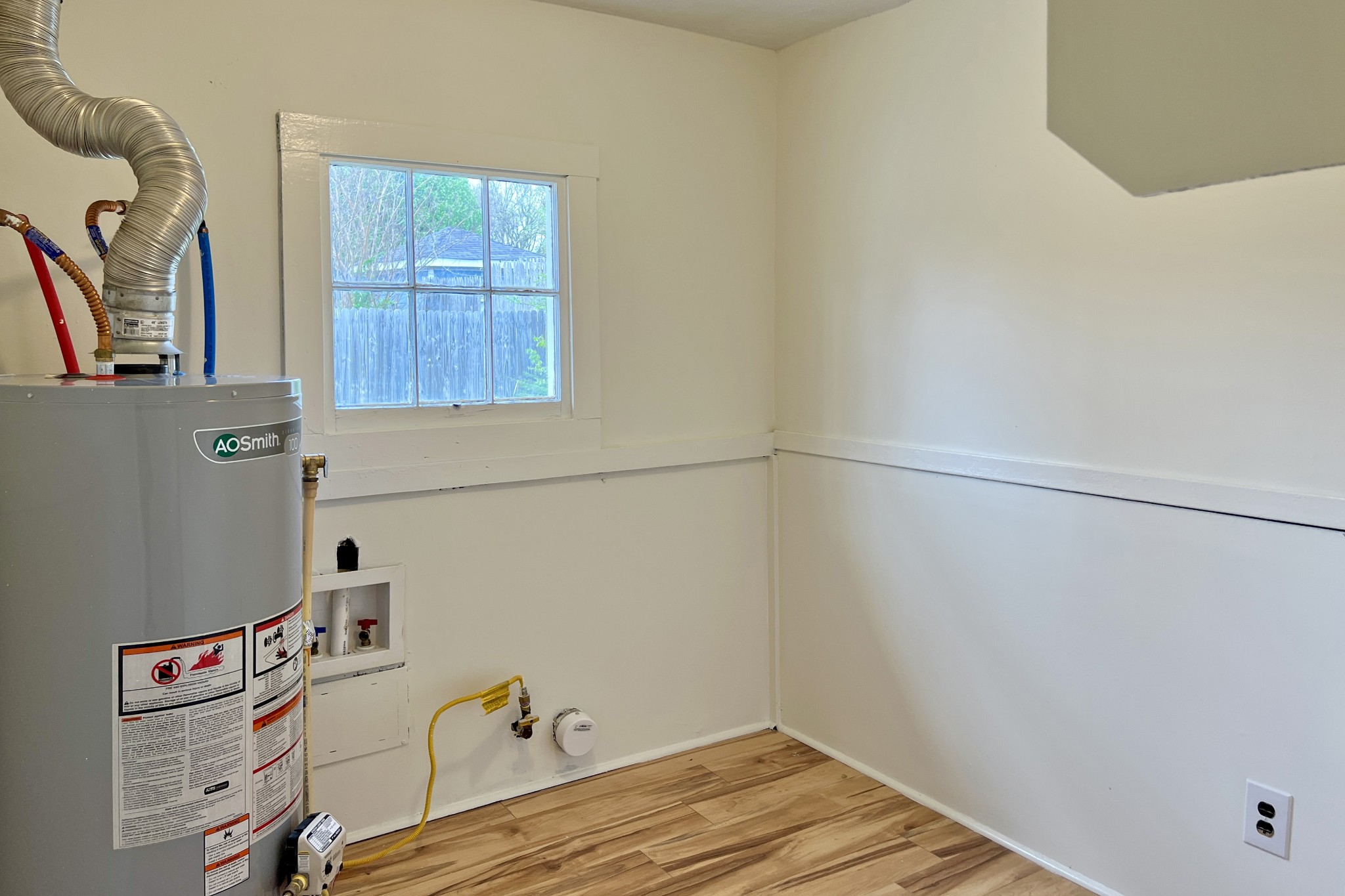 401 North High Street Franklin, KY 42134 - Photo 14 of 28 a view of a room with gym equipment