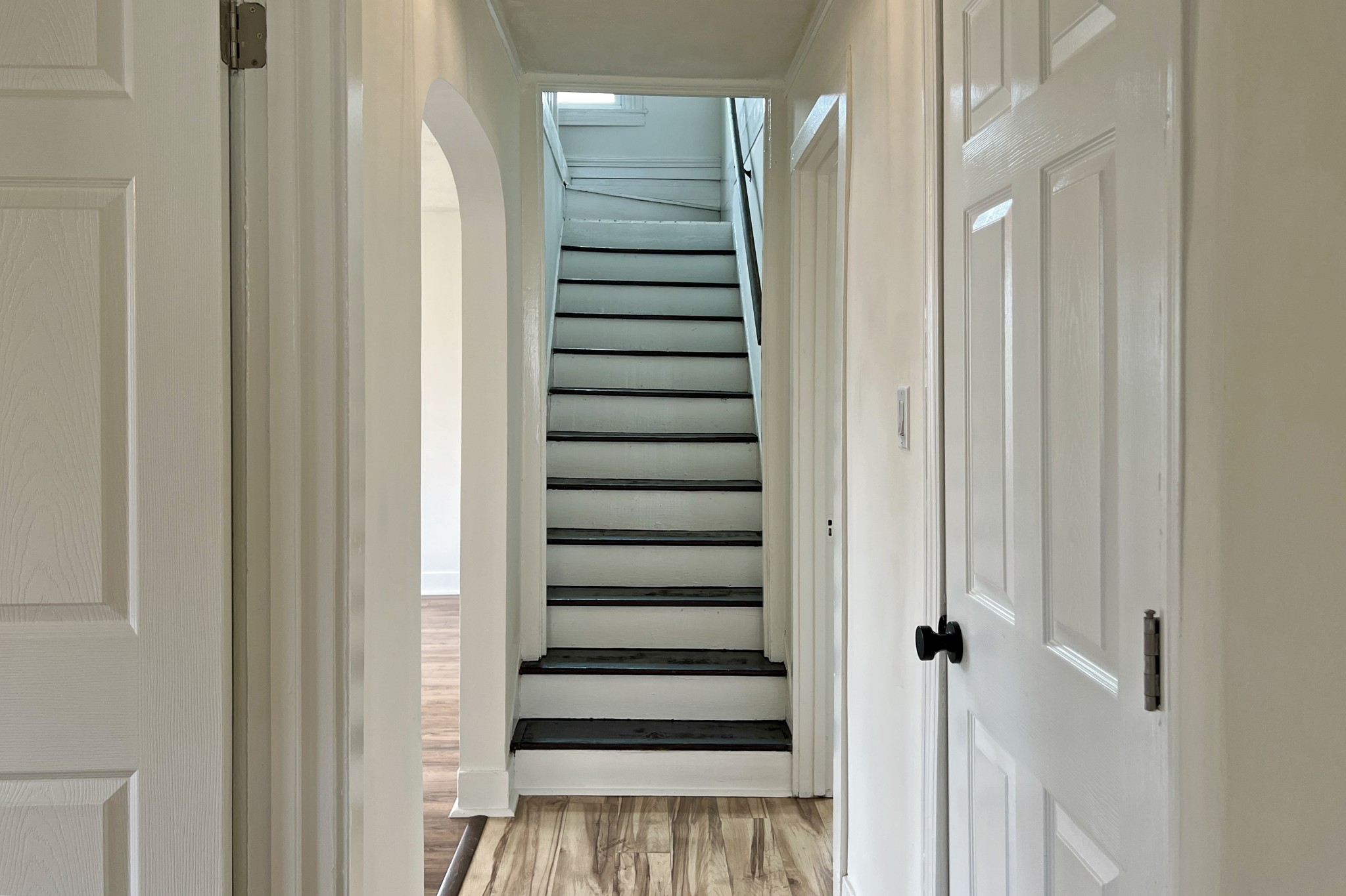 401 North High Street Franklin, KY 42134 - Photo 19 of 28 a view of a bathroom with staircase