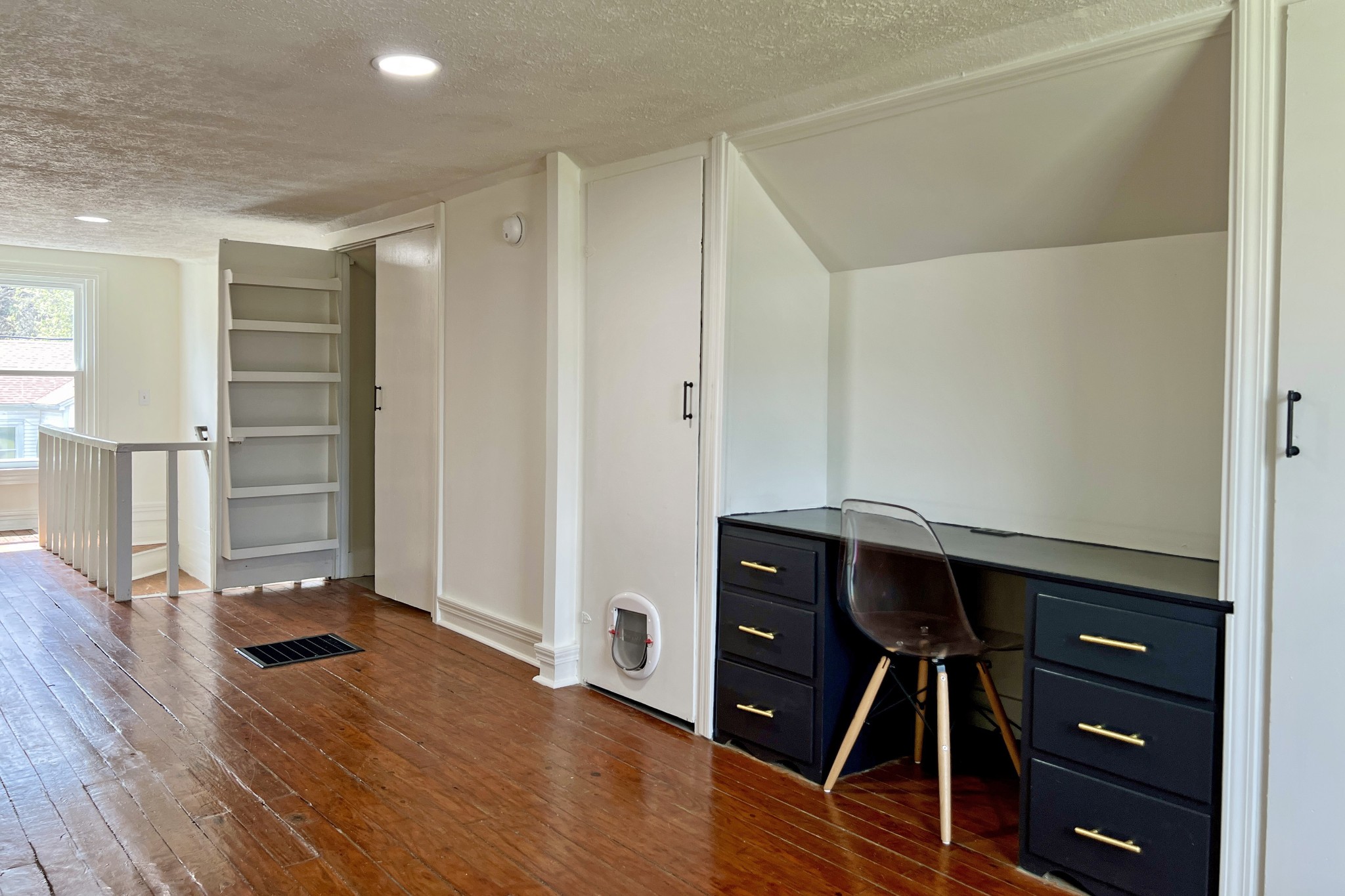 401 North High Street Franklin, KY 42134 - Photo 22 of 28 a view of workspace with wooden floor
