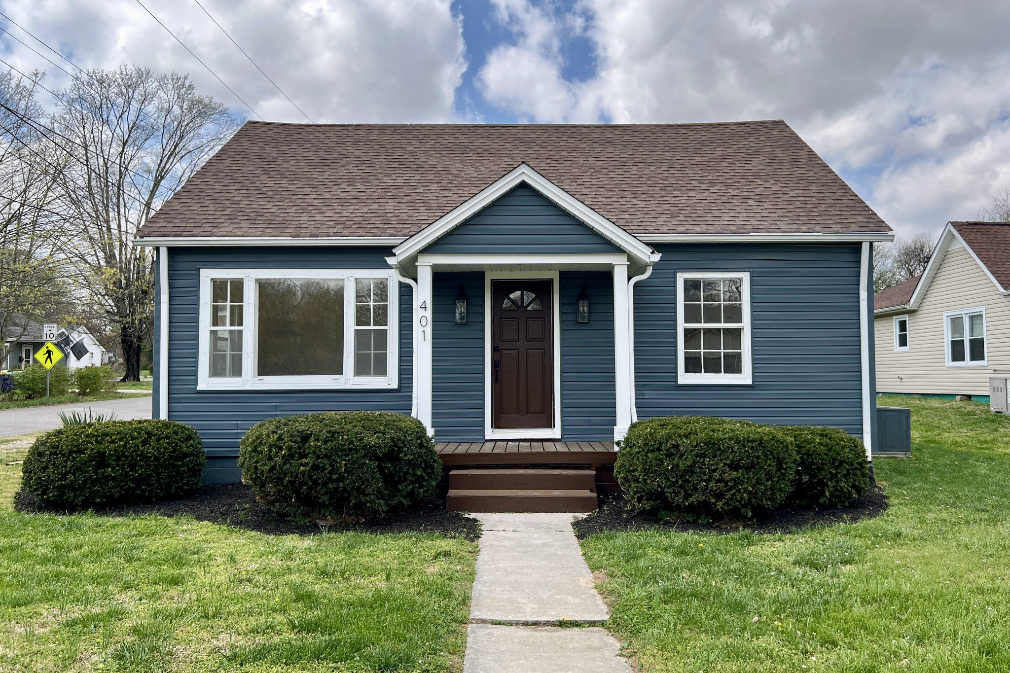 401 North High Street Franklin, KY 42134 - Photo 23 of 28 a view of a house with garden and yard
