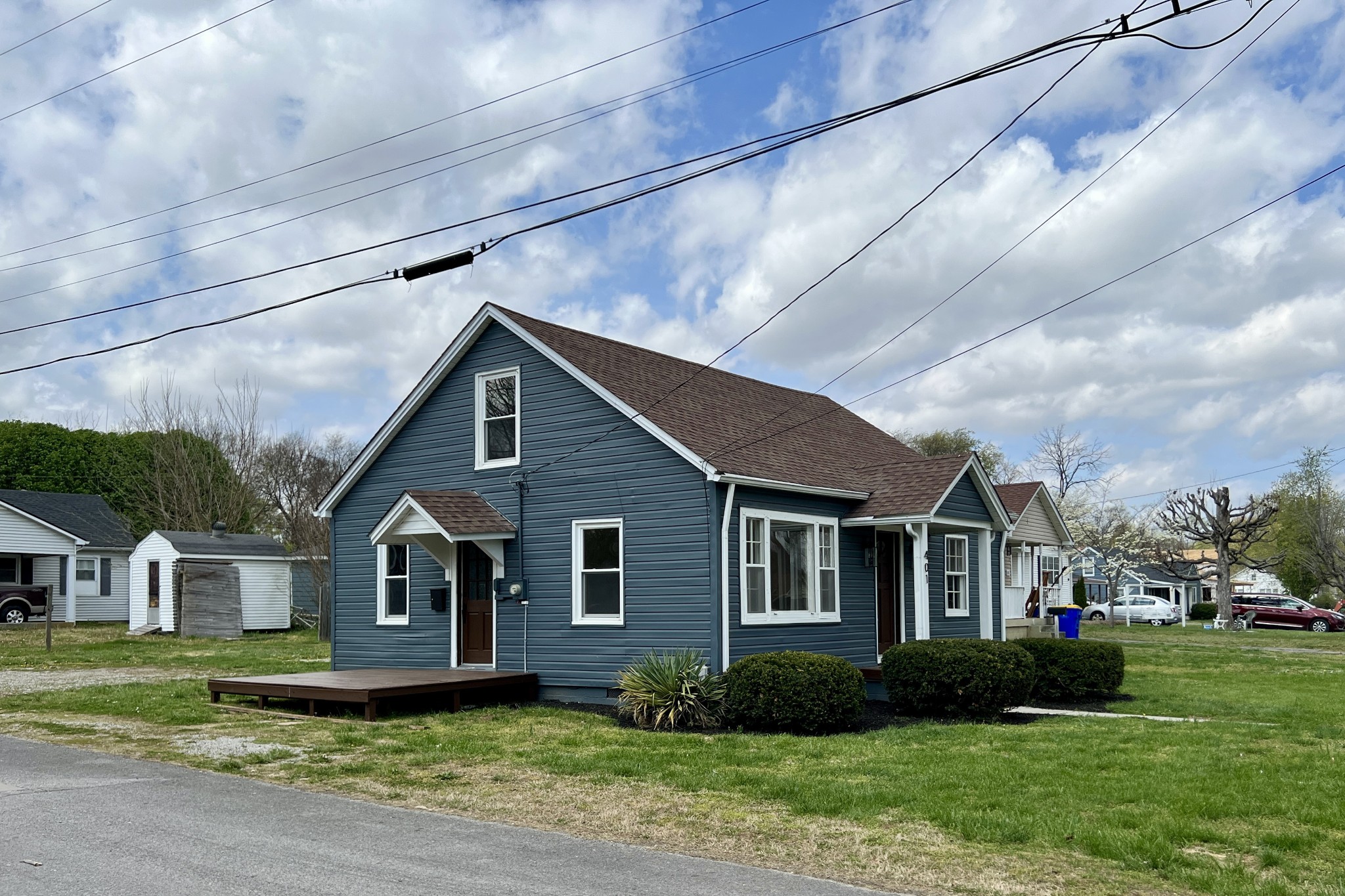 401 North High Street Franklin, KY 42134 - Photo 27 of 28 a front view of a house with a garden