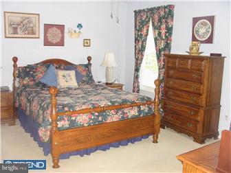 46 Warren Way Burlington, NJ 08016 - Photo 8 of 12 Bedroom - Main