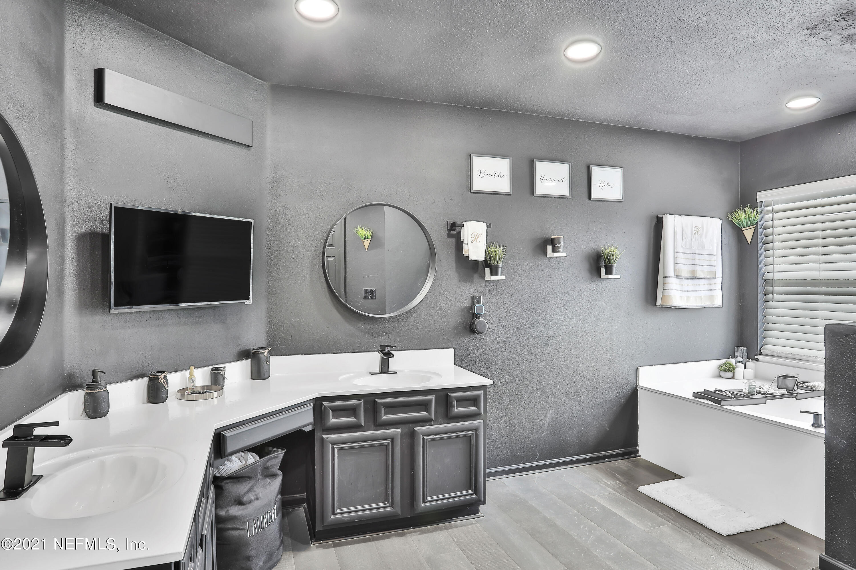 1933 River Rock Road Jacksonville, FL 32221 - Photo 20 of 30 Dual Vanity \ Tub