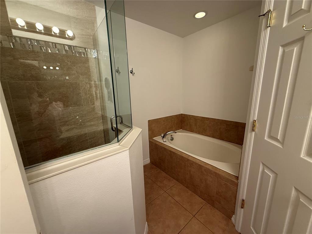 2624 Sweet Magnolia Place Oviedo, FL 32765 - Photo 17 of 25 a bathroom with a bathtub and a shower