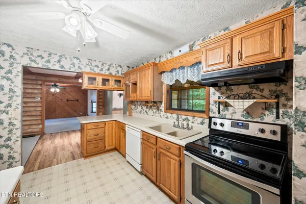 $535,000 | 1111 Cherokee Road, Byrdstown, TN 38549