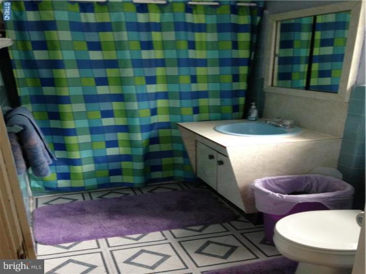 2701 Axe Factory Road Philadelphia, PA 19152 - Photo 23 of 25 Bathroom