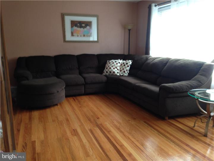 2701 Axe Factory Road Philadelphia, PA 19152 - Photo 5 of 25 Living Room