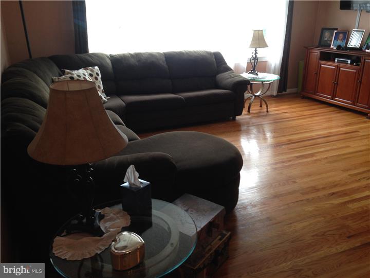 2701 Axe Factory Road Philadelphia, PA 19152 - Photo 6 of 25 Living Room