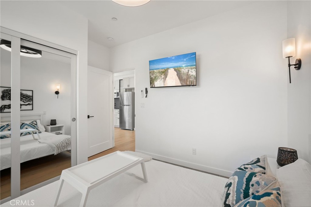 2258 Helios Drive Los Angeles, CA 90068 - Photo 8 of 16 Gallery Image 8
