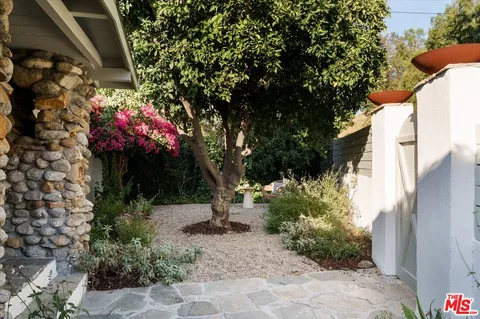 $1,099,000 | 3135 Isabel Drive, Los Angeles, CA 90065