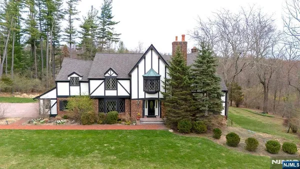 $1,629,000 | 6 Jonathan Smith Road, Morris Township, NJ 07960