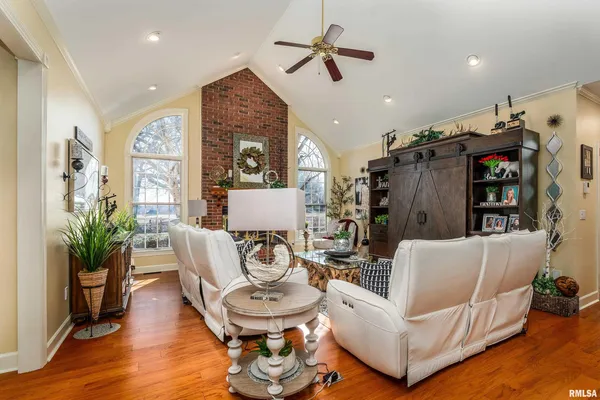 $689,000 | 2101 Windsor Drive, Marion, IL 62959