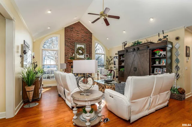 $699,000 | 2101 Windsor Drive, Marion, IL 62959