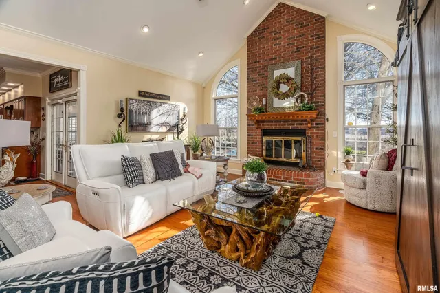 $699,000 | 2101 Windsor Drive, Marion, IL 62959