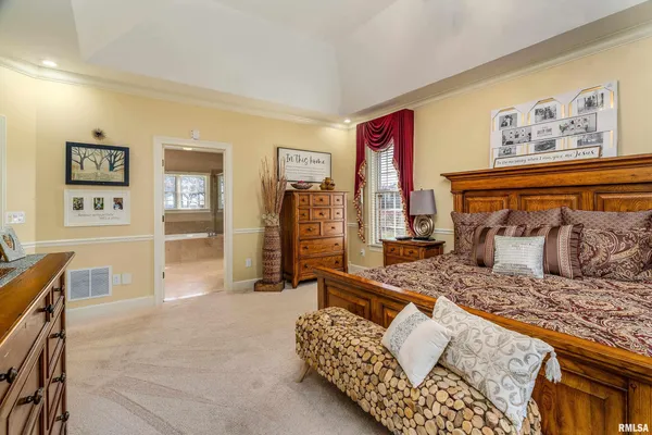 $689,000 | 2101 Windsor Drive, Marion, IL 62959