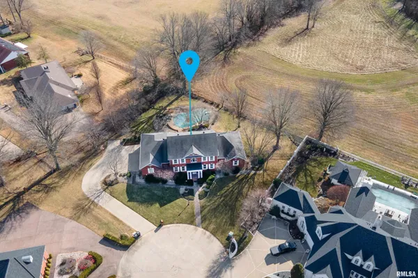 $689,000 | 2101 Windsor Drive, Marion, IL 62959