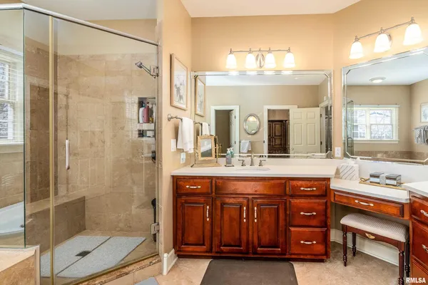 $689,000 | 2101 Windsor Drive, Marion, IL 62959