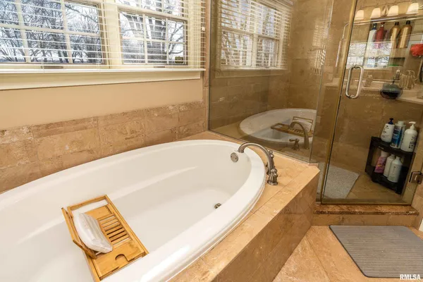 $689,000 | 2101 Windsor Drive, Marion, IL 62959