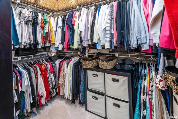 $689,000 | 2101 Windsor Drive, Marion, IL 62959