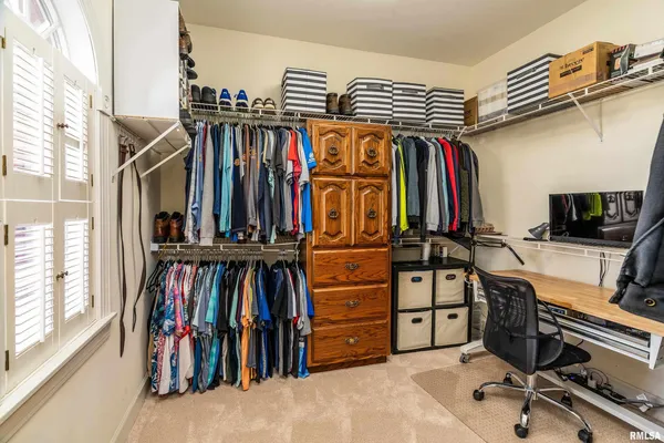 $689,000 | 2101 Windsor Drive, Marion, IL 62959