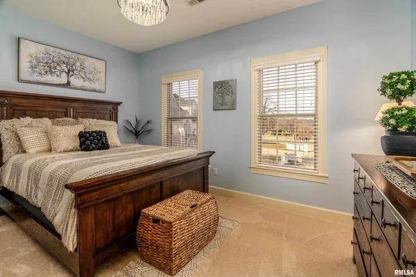 $689,000 | 2101 Windsor Drive, Marion, IL 62959