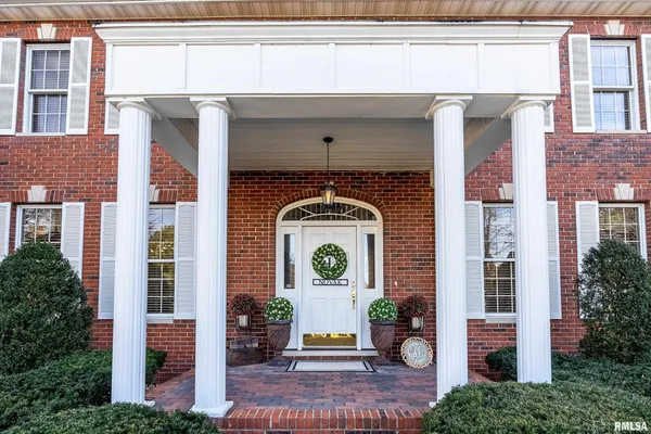 $689,000 | 2101 Windsor Drive, Marion, IL 62959