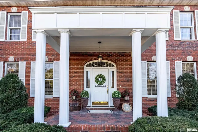 $699,000 | 2101 Windsor Drive, Marion, IL 62959