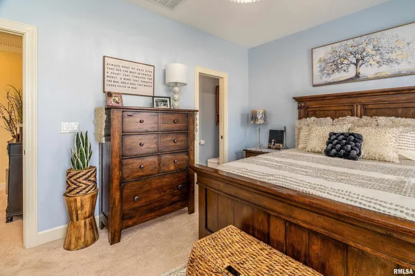 $689,000 | 2101 Windsor Drive, Marion, IL 62959