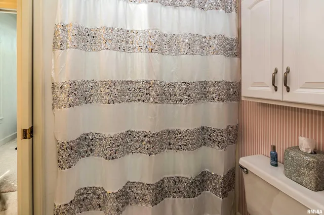 $699,000 | 2101 Windsor Drive, Marion, IL 62959