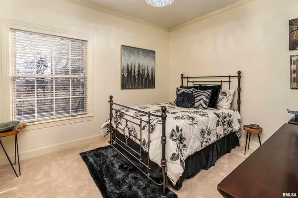 $689,000 | 2101 Windsor Drive, Marion, IL 62959