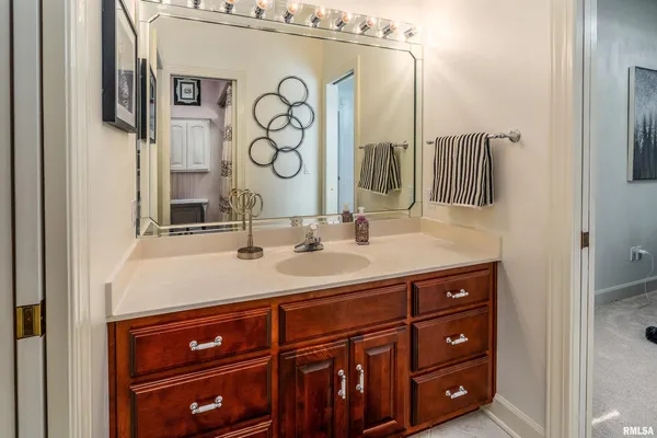 $689,000 | 2101 Windsor Drive, Marion, IL 62959