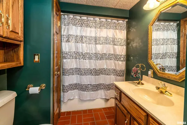 $699,000 | 2101 Windsor Drive, Marion, IL 62959