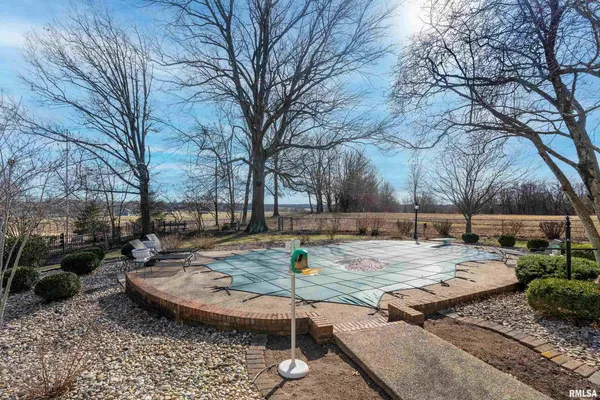 $689,000 | 2101 Windsor Drive, Marion, IL 62959