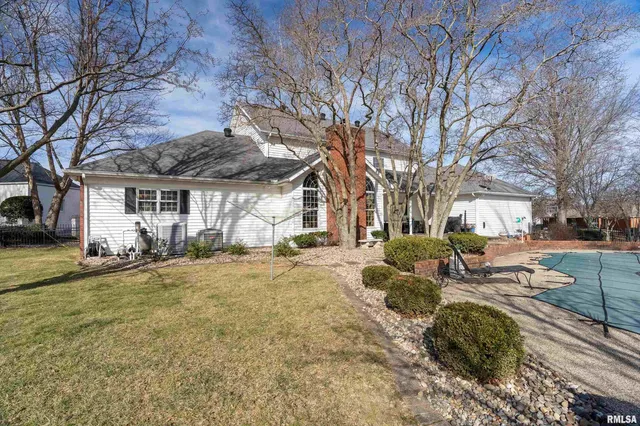 $699,000 | 2101 Windsor Drive, Marion, IL 62959