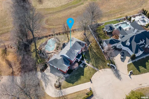 $689,000 | 2101 Windsor Drive, Marion, IL 62959