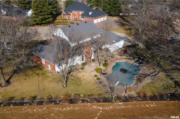 $689,000 | 2101 Windsor Drive, Marion, IL 62959